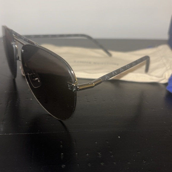 Louis Vuitton Aviator Sunglasses - Picture 3 of 3